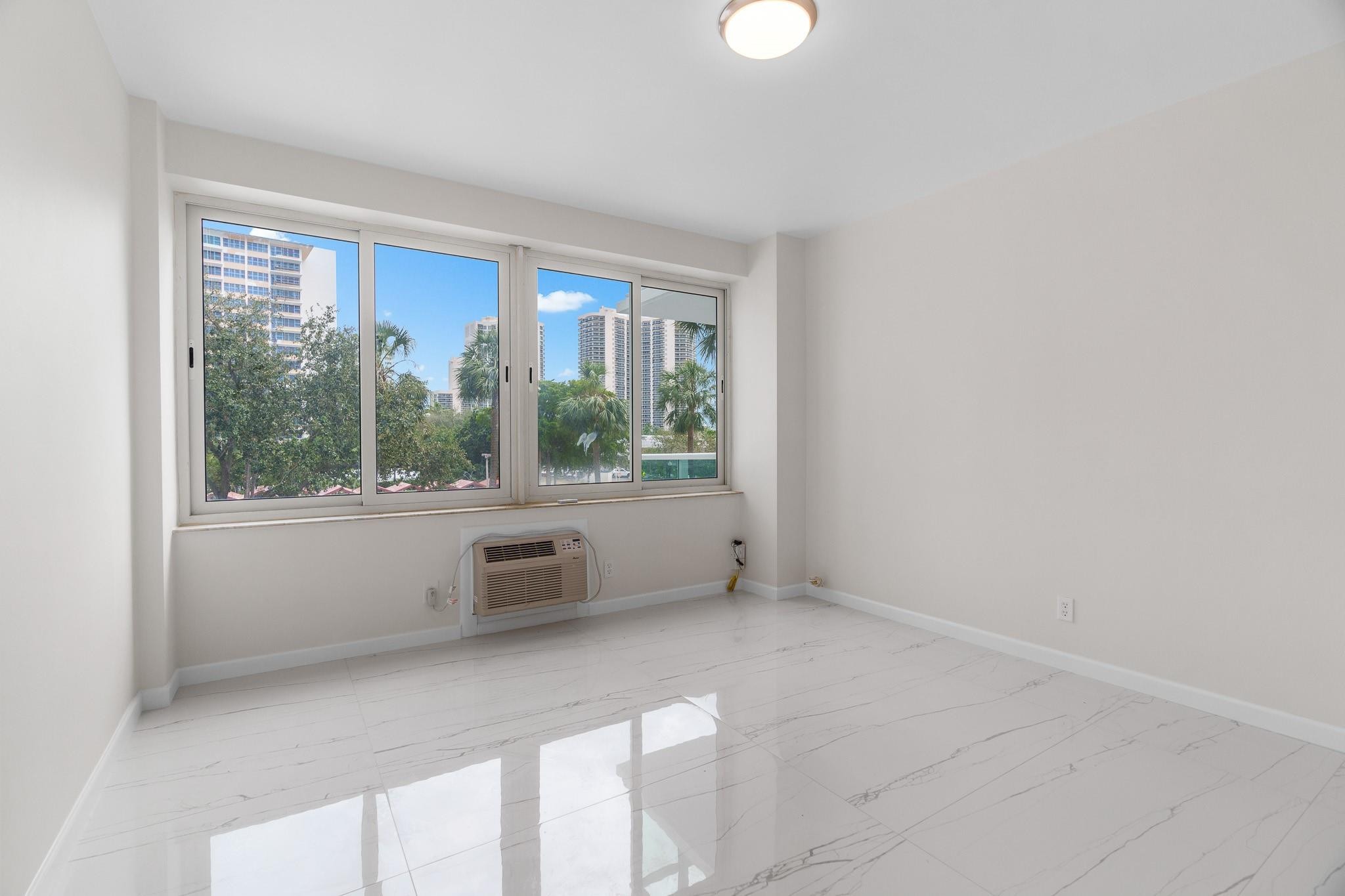 3233 NE 34th St 314