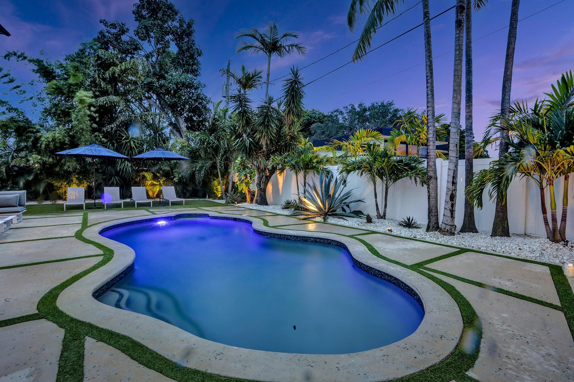700 NE 20th Dr