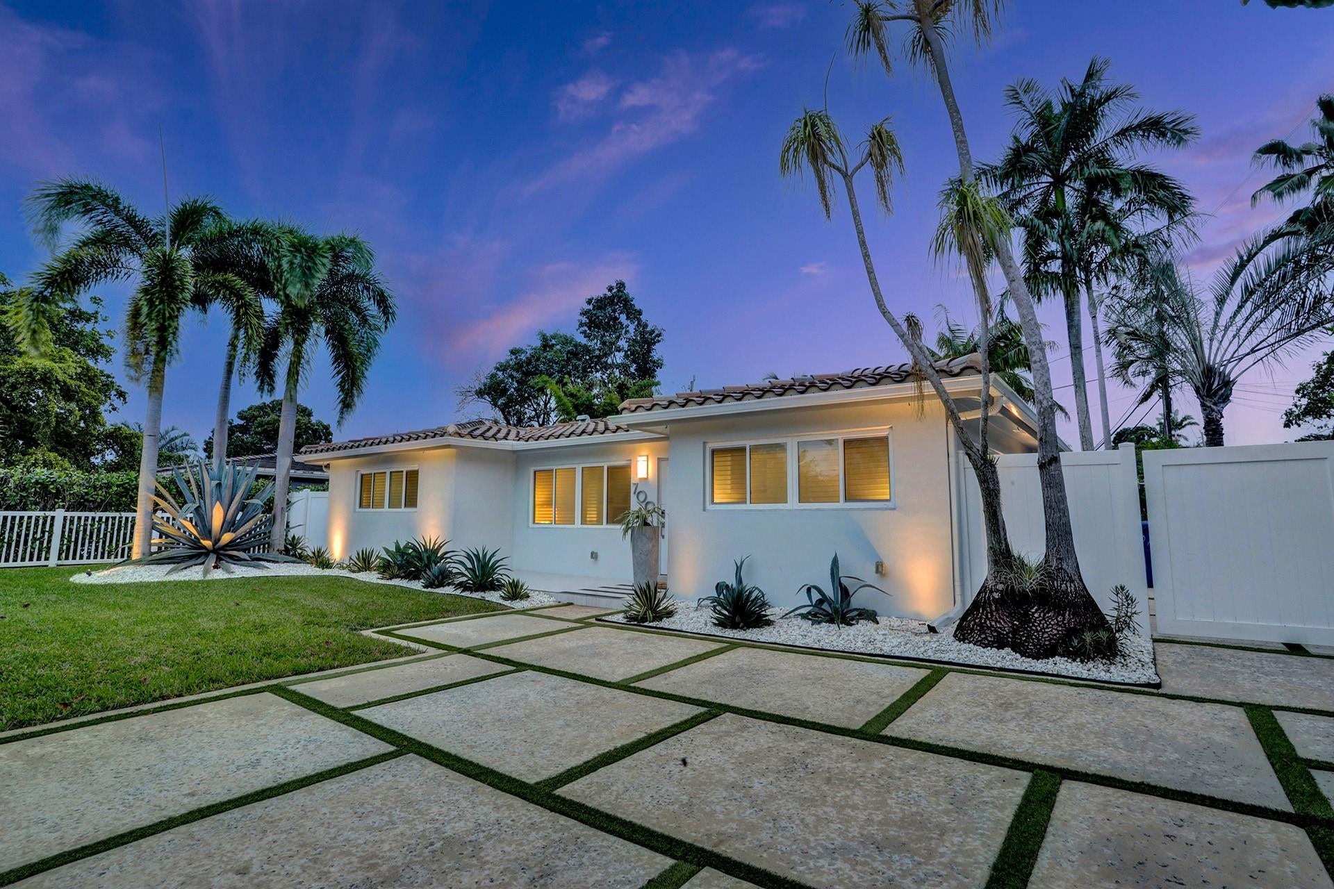 700 NE 20th Dr