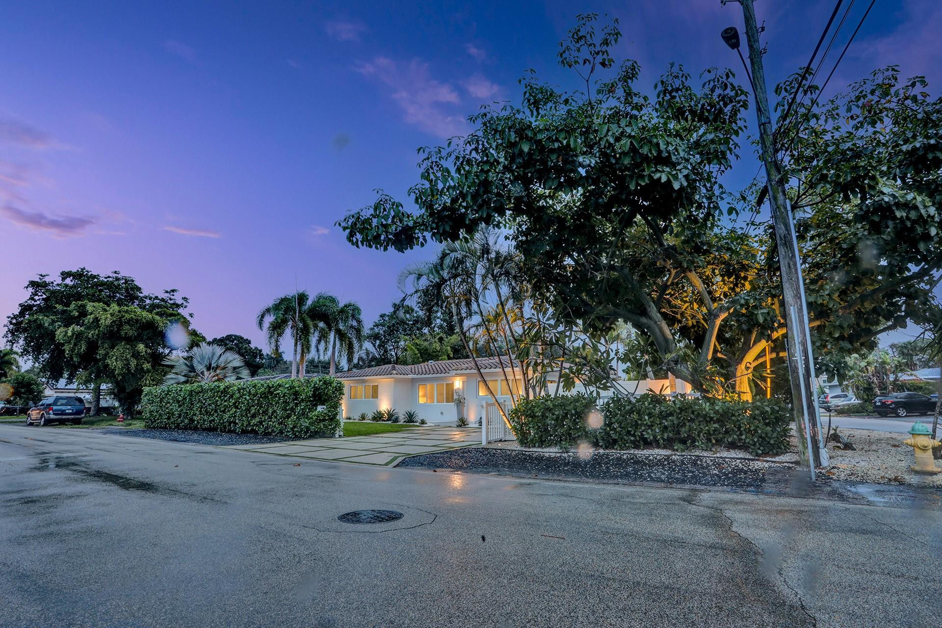 700 NE 20th Dr