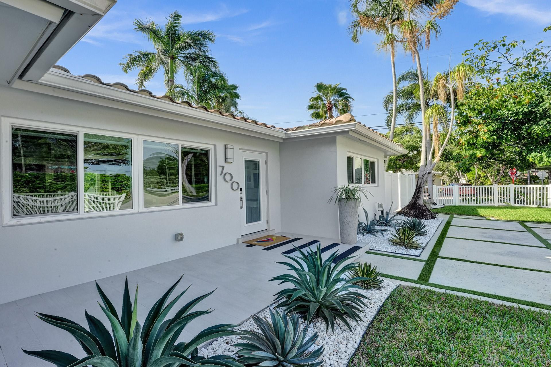 700 NE 20th Dr