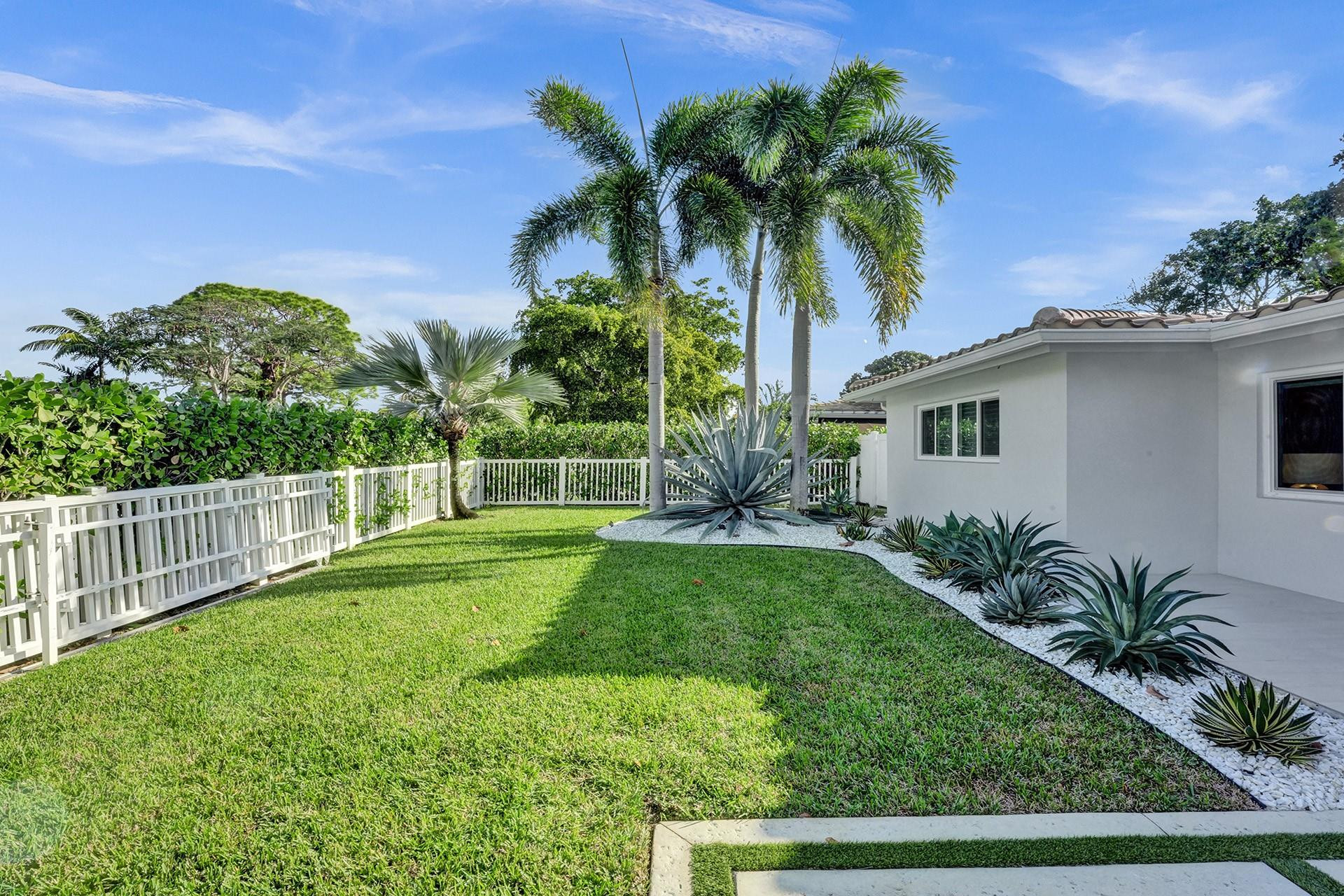 700 NE 20th Dr