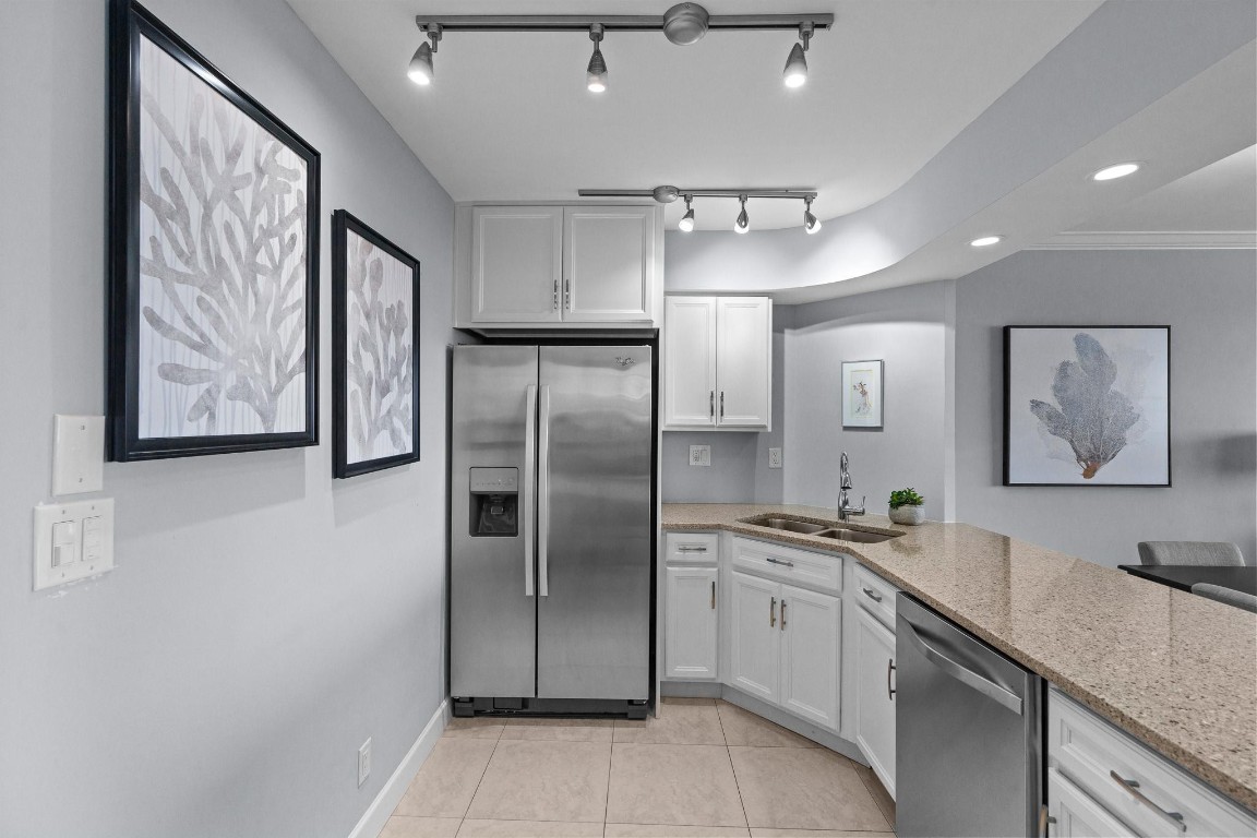 3200 NE 36th St 712A