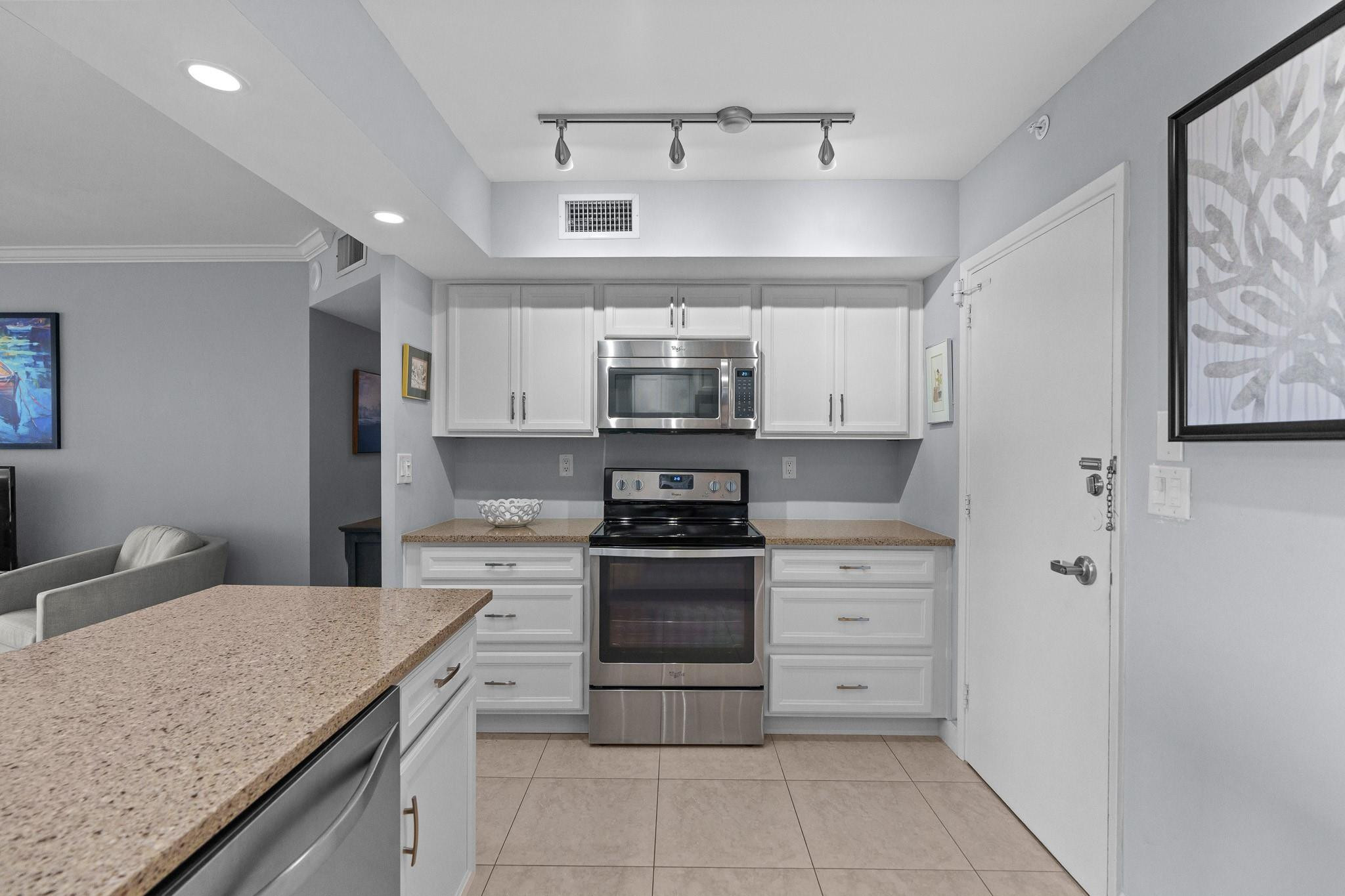 3200 NE 36th St 712A