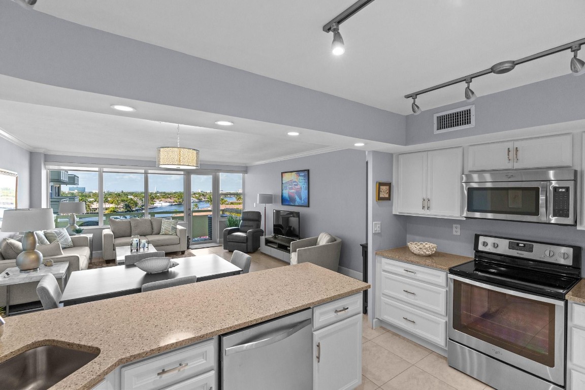 3200 NE 36th St 712A