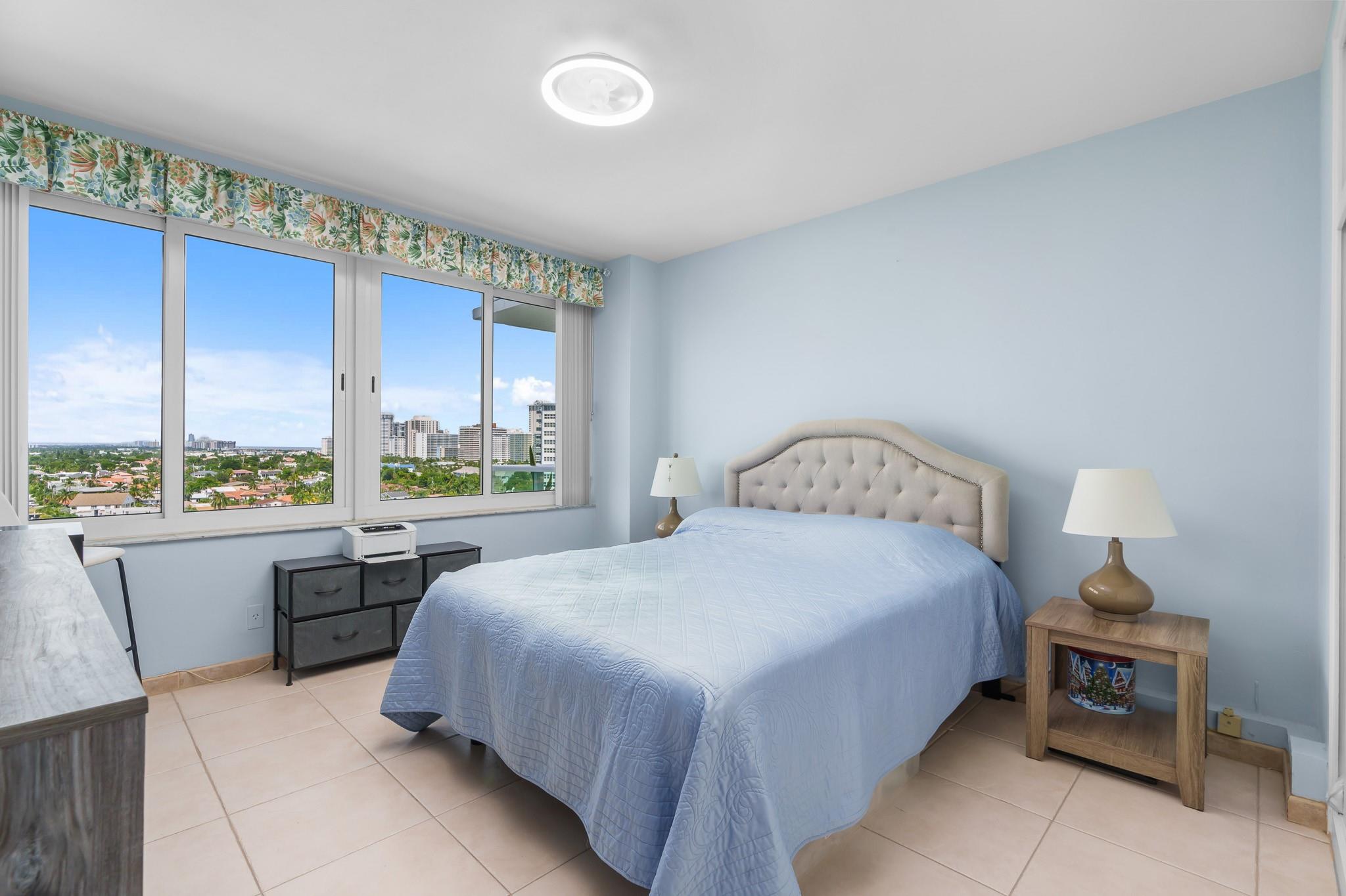 3233 NE 34th St 1207