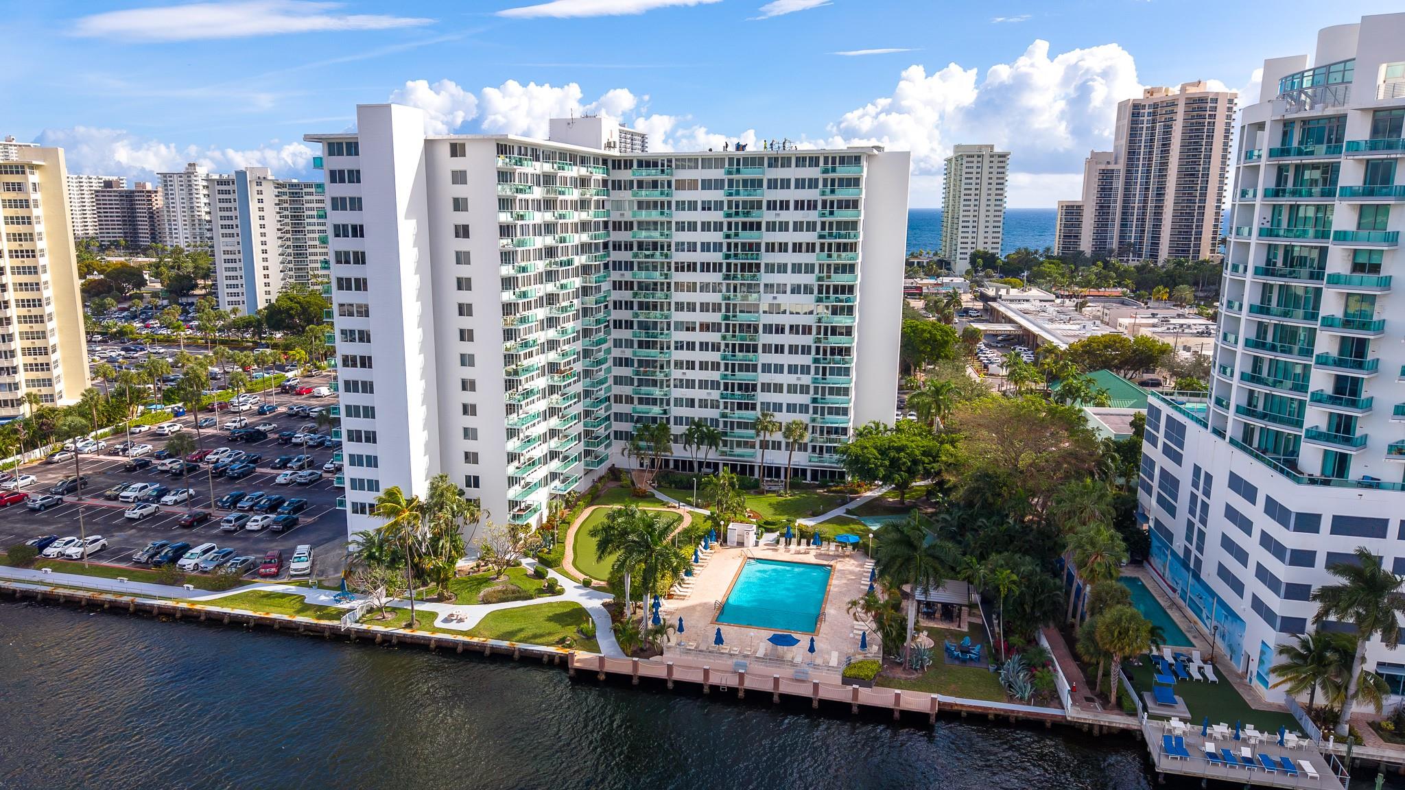 3233 NE 34th St 1207