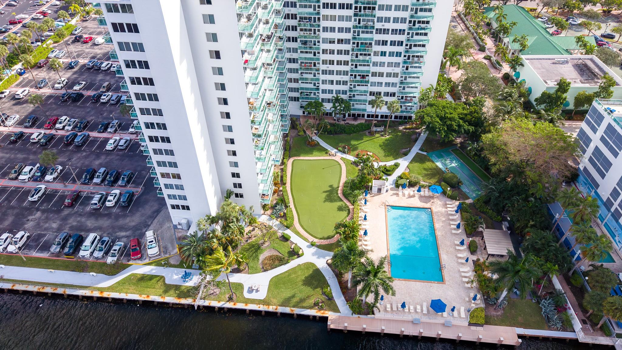 3233 NE 34th St 1207