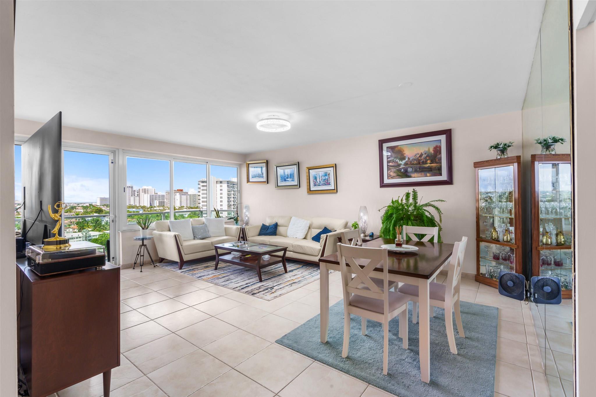 3233 NE 34th St 1207