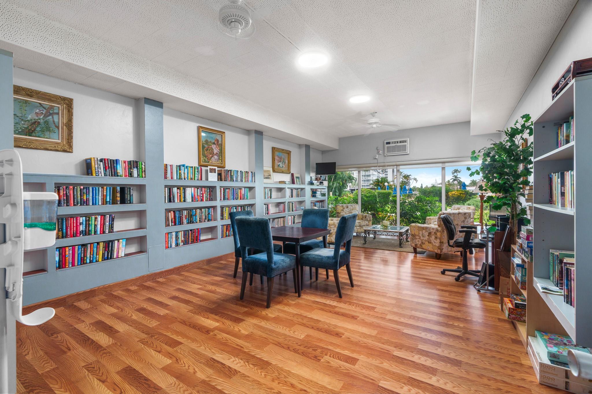 3233 NE 34th St 1207