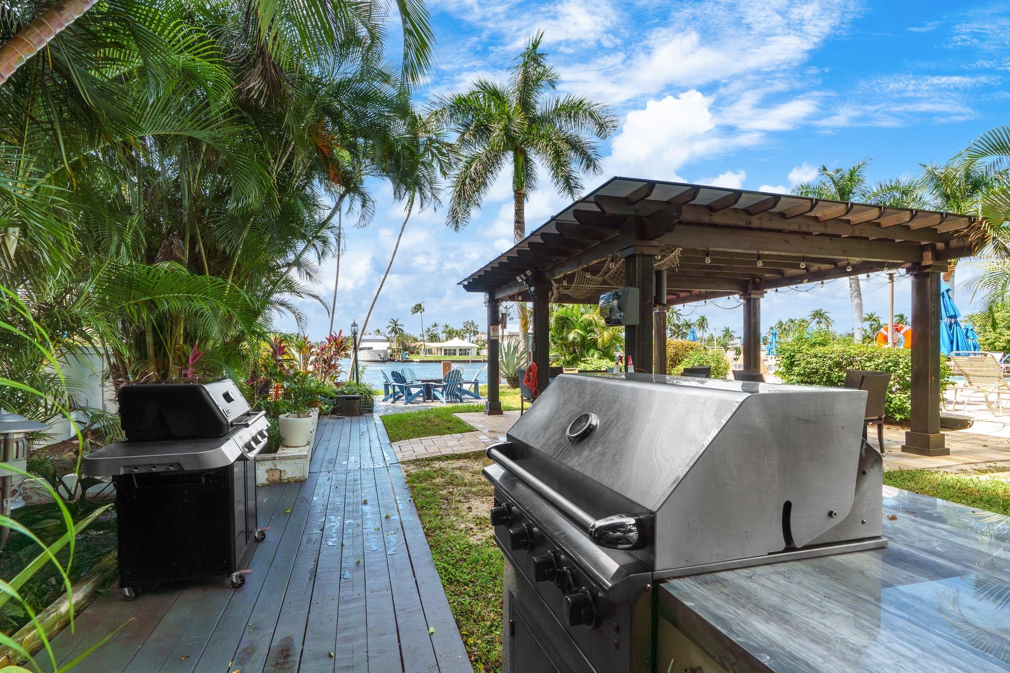 3233 NE 34th St 1207