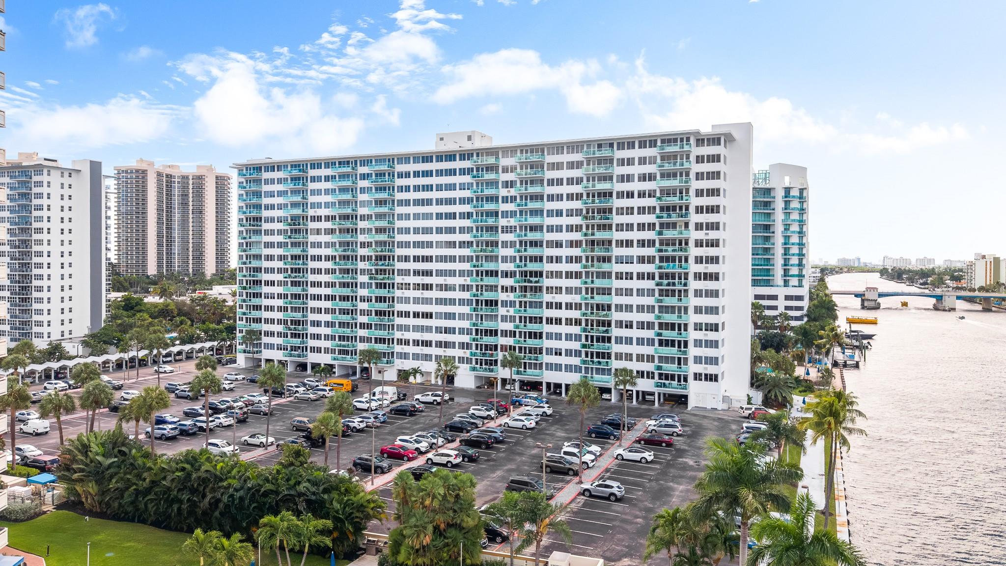 3233 NE 34th St 1207