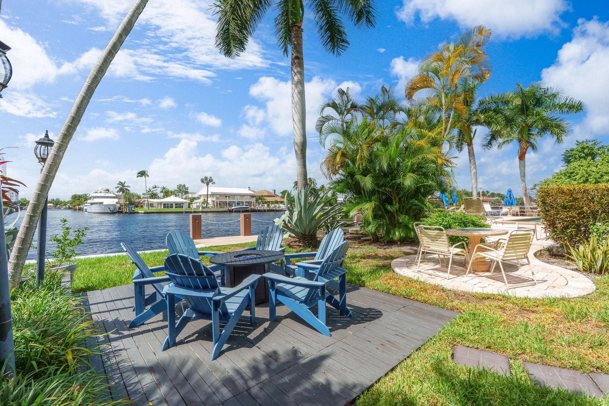 3233 NE 34th St 1207