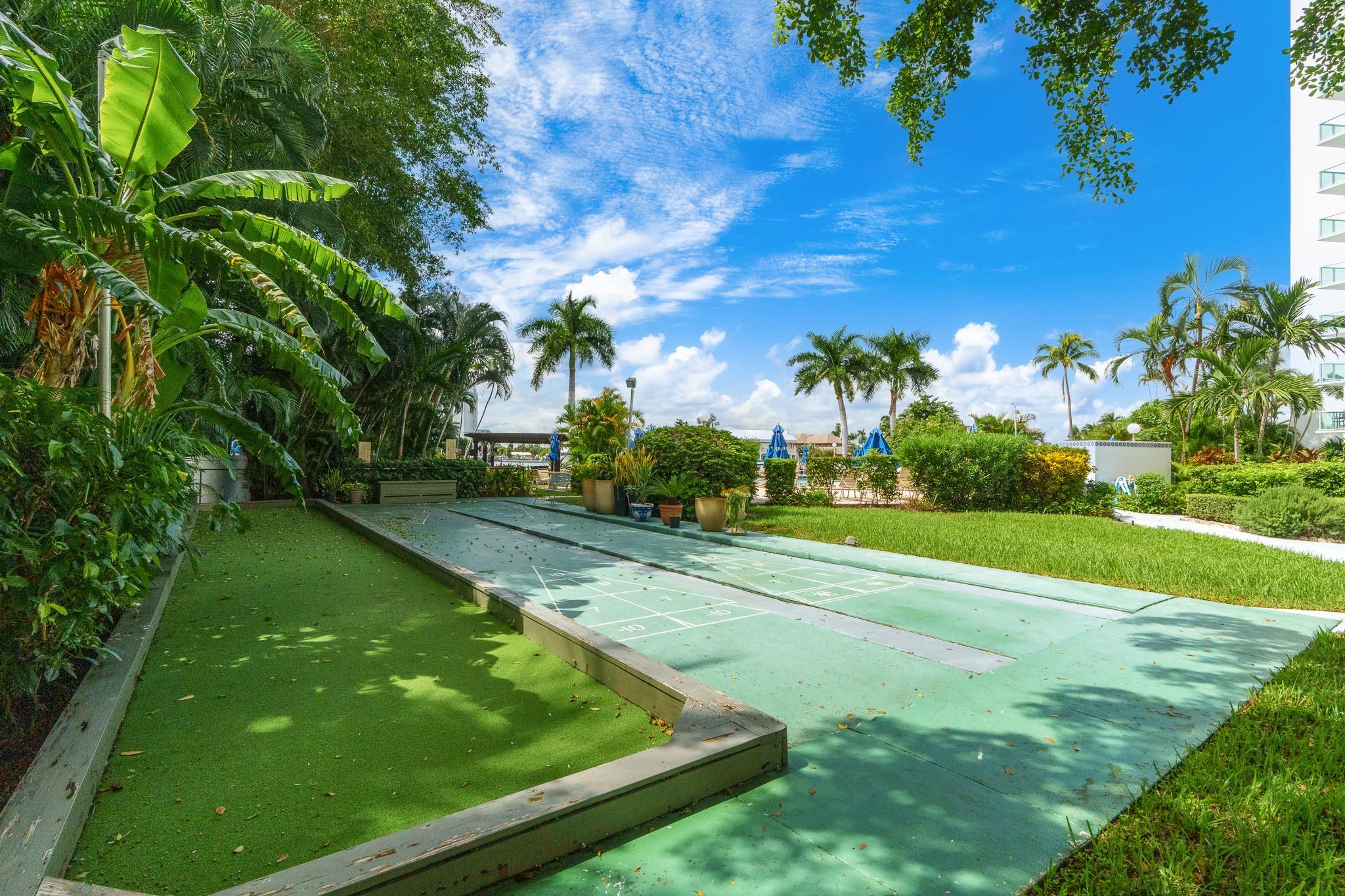 3233 NE 34th St 1207