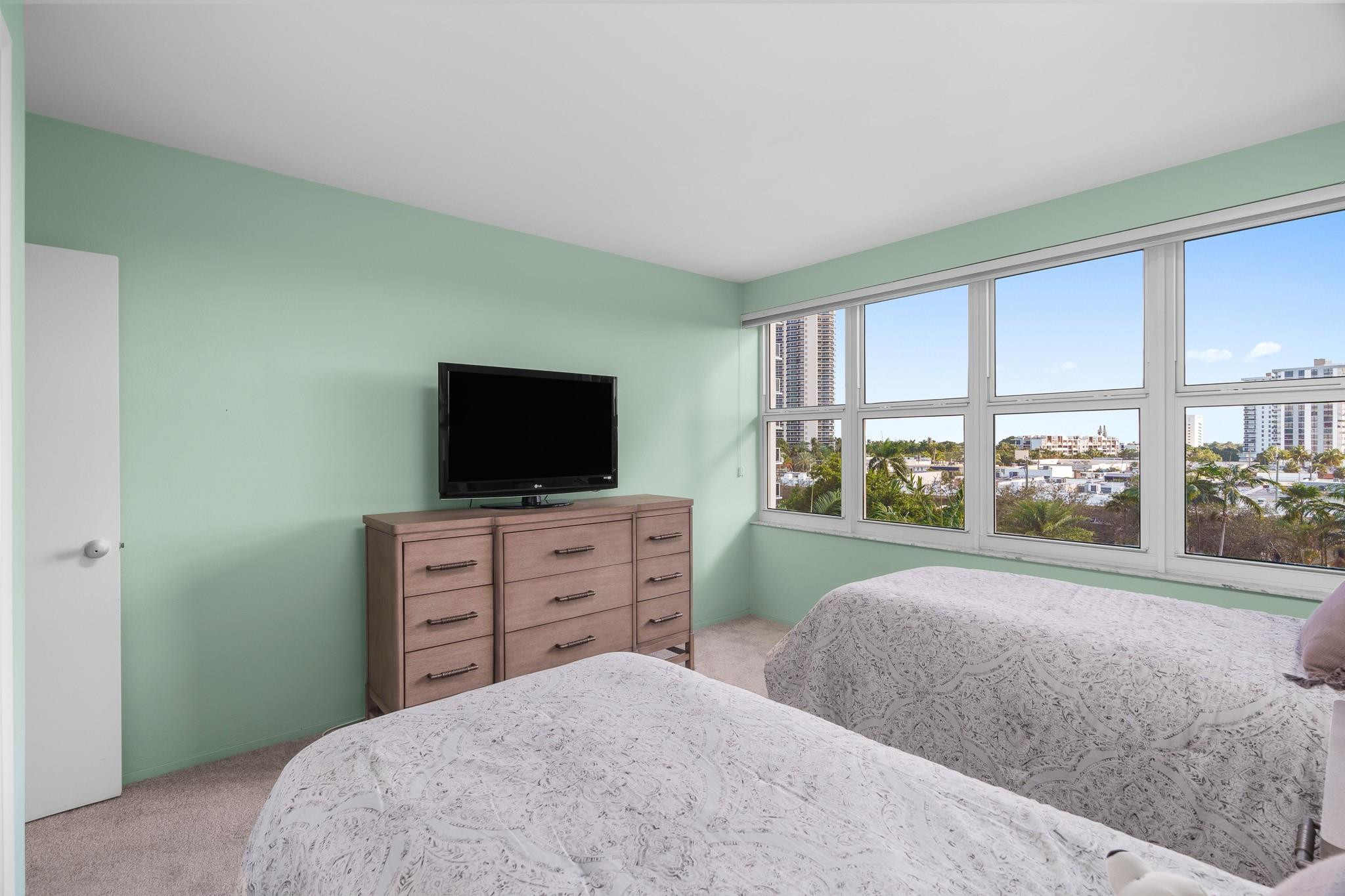 3333 NE 34th Street 522