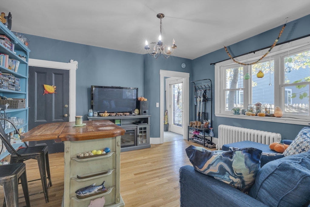 682-684 E 5th Street