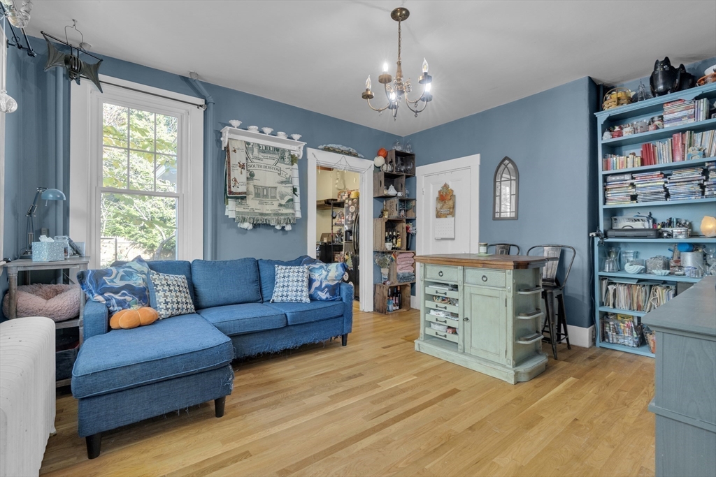 682-684 E 5th Street