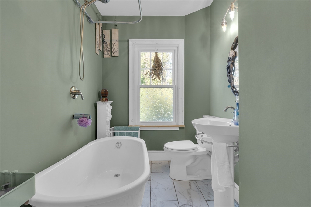 682-684 E 5th Street