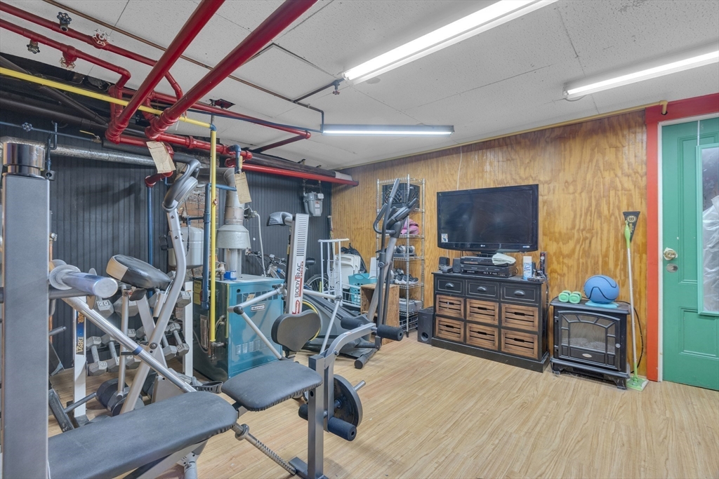 682-684 E 5th Street