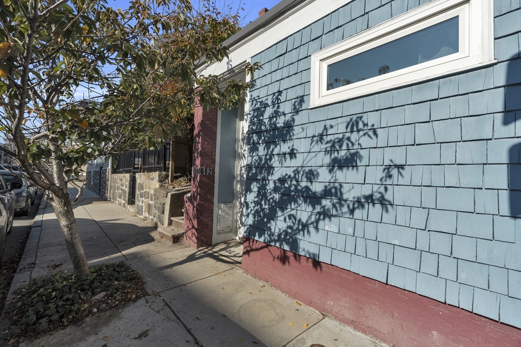 682-684 E 5th Street