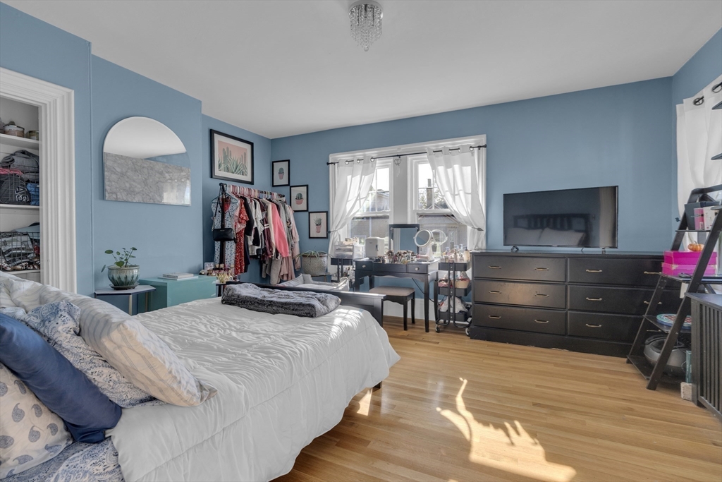 682-684 E 5th Street