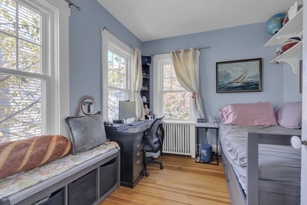 682-684 E 5th Street