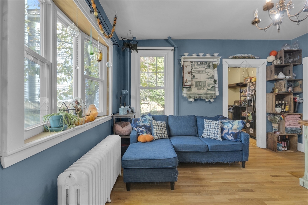 682-684 E 5th Street