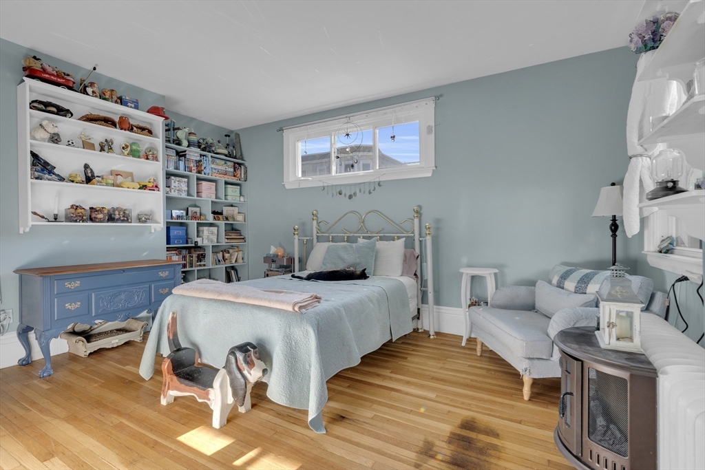 682-684 E 5th Street