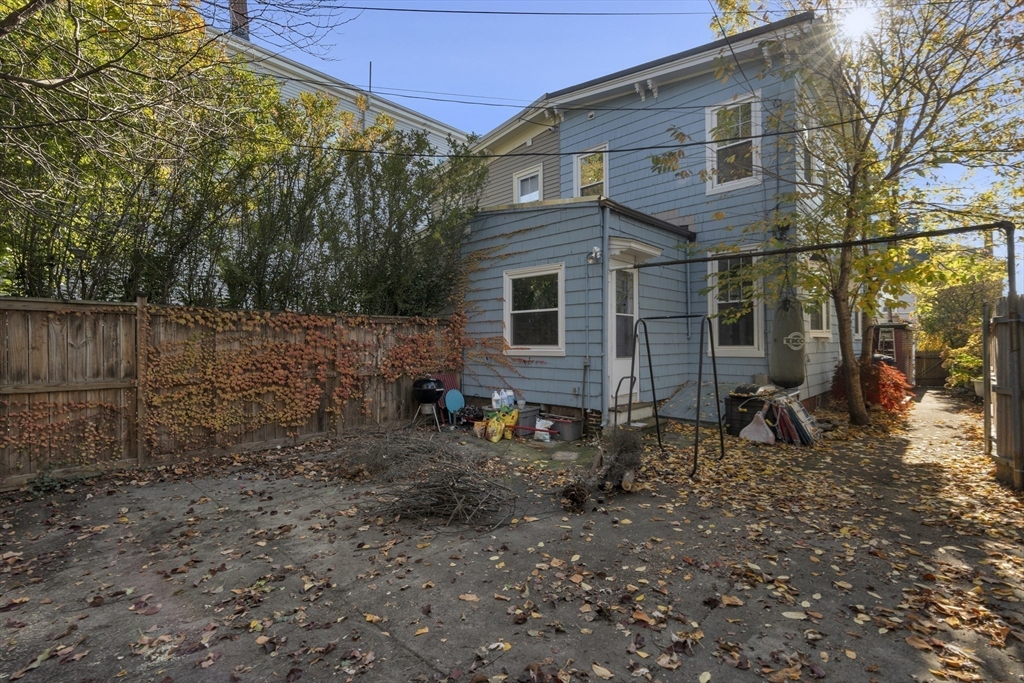 682-684 E 5th Street