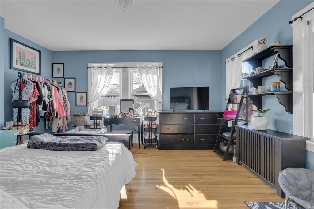 682-684 E 5th Street