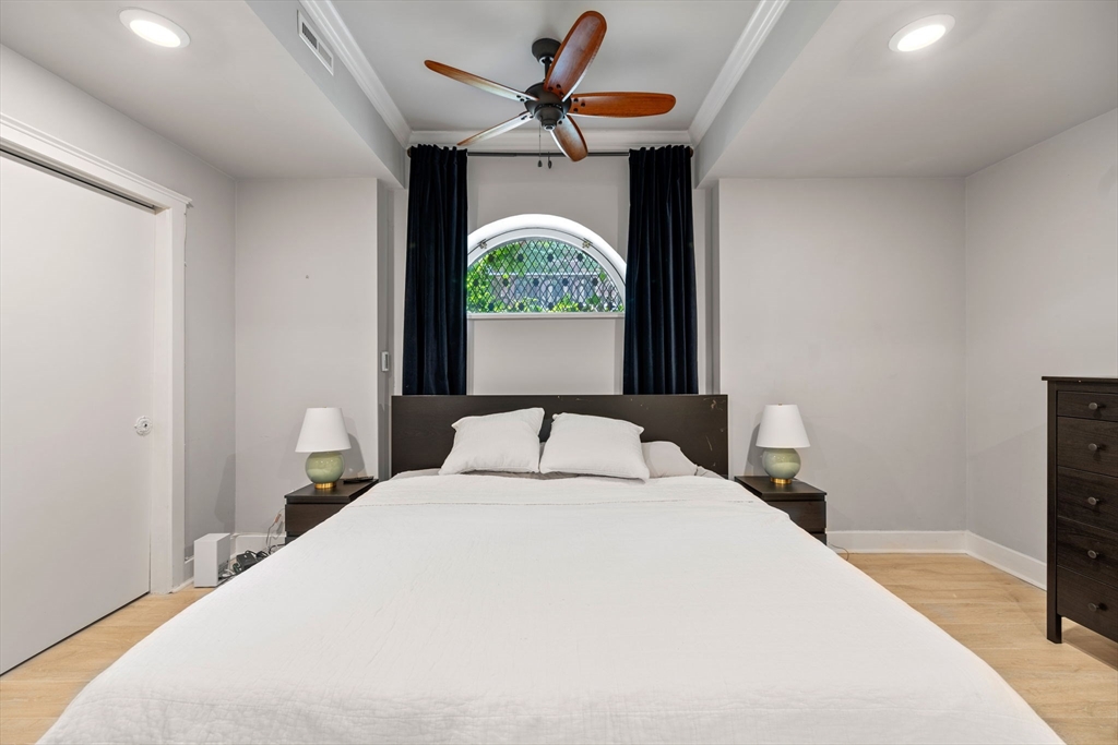 326 Dartmouth St # 1