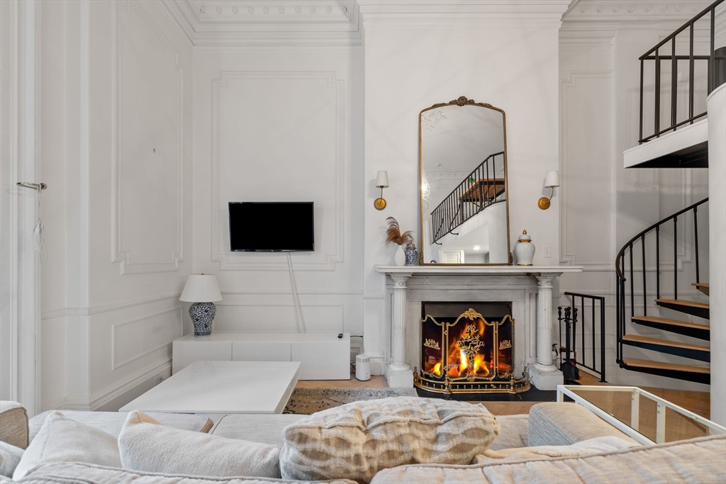 326 Dartmouth St # 1