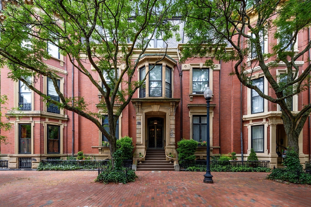 326 Dartmouth St # 1