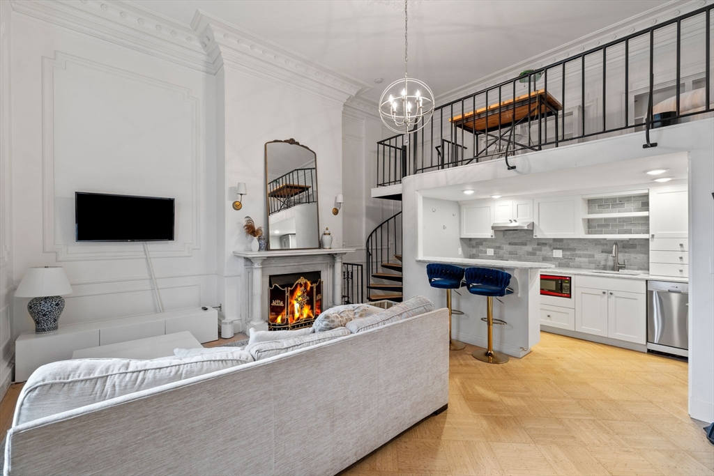 326 Dartmouth St # 1