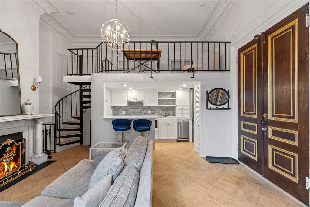 326 Dartmouth St # 1