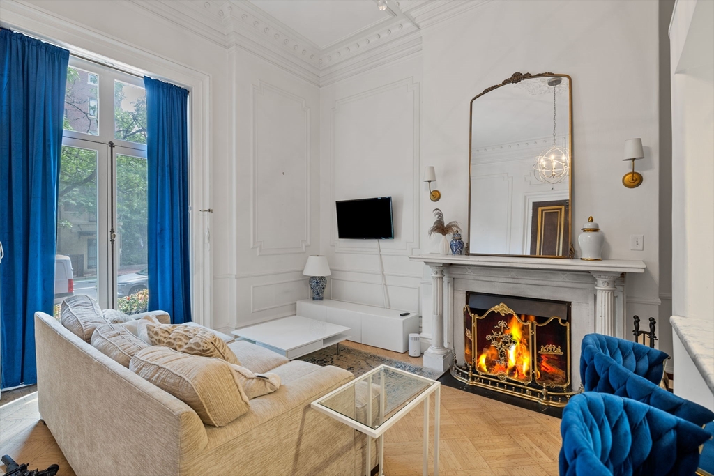 326 Dartmouth St # 1