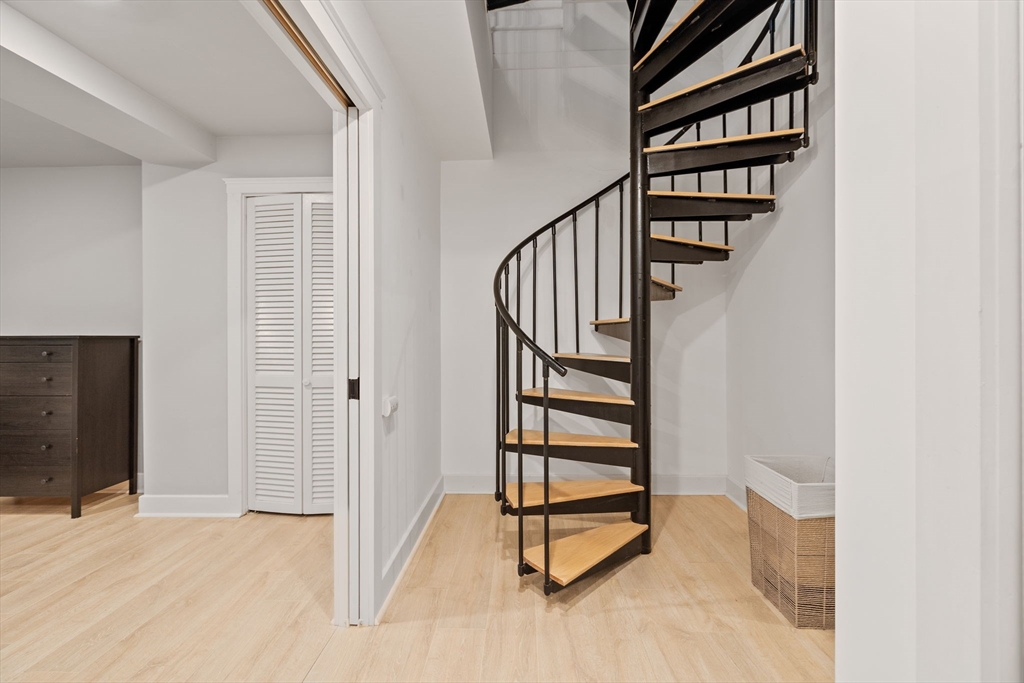 326 Dartmouth St # 1