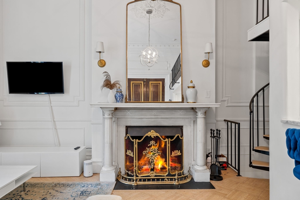 326 Dartmouth St # 1