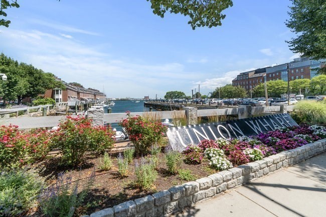 328 Commercial Street # 52