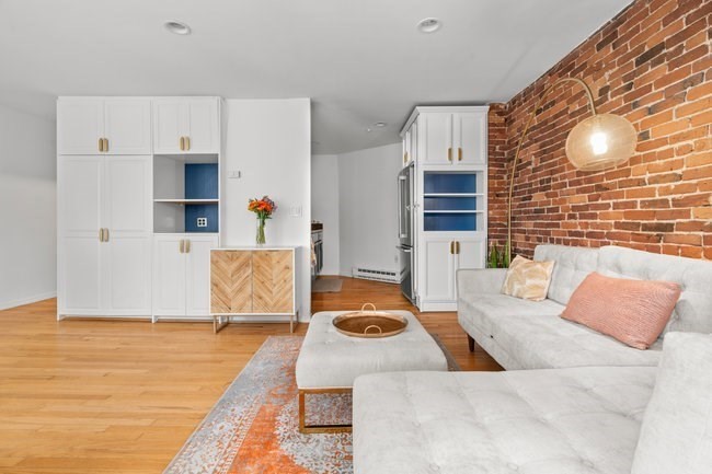 328 Commercial Street # 52