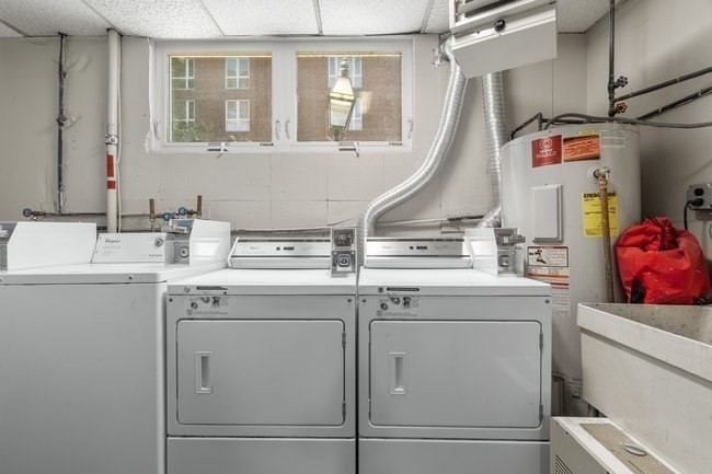 328 Commercial Street # 52