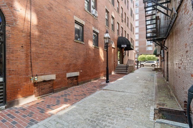 328 Commercial Street # 52