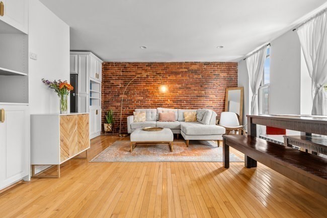 328 Commercial Street # 52