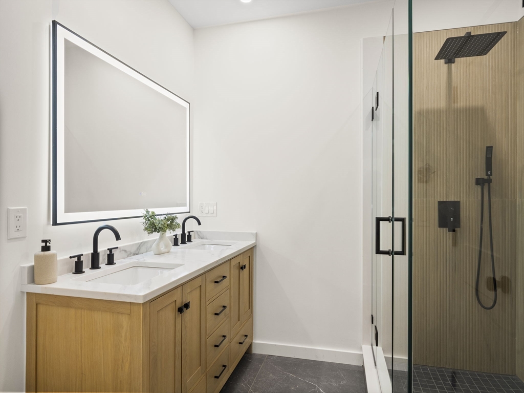 106-108 Bunker Hill St # 6P