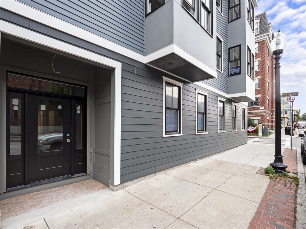 106-108 Bunker Hill St # 6P