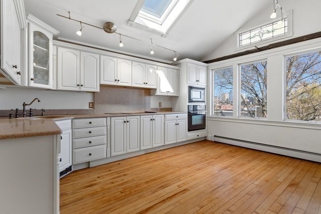 512 East Broadway
