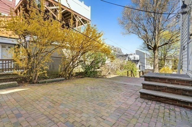 512 East Broadway