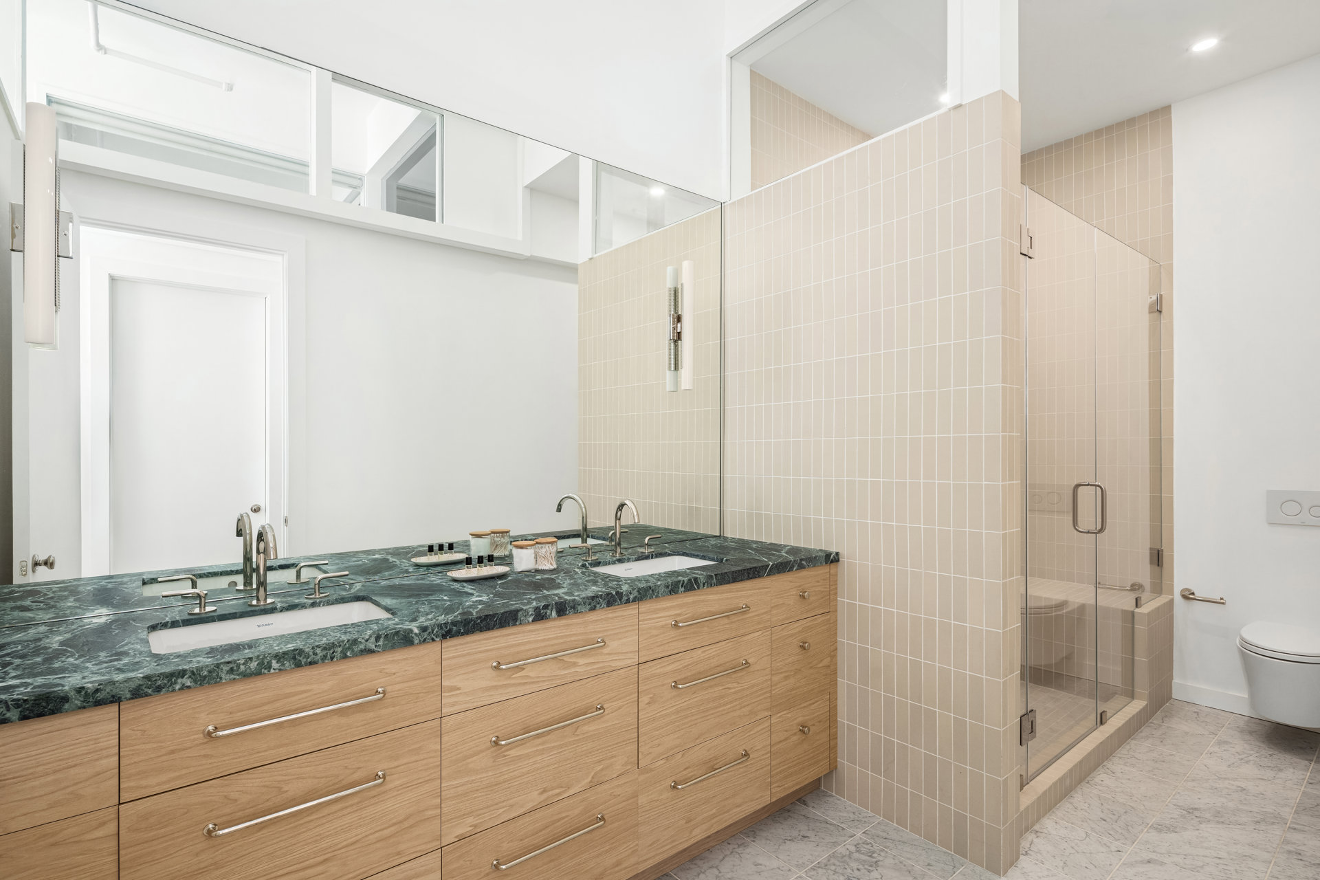 132 DUANE Street 2
