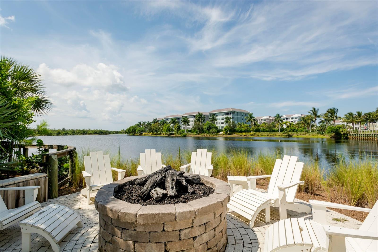 348 SAPPHIRE LAKE DR #101