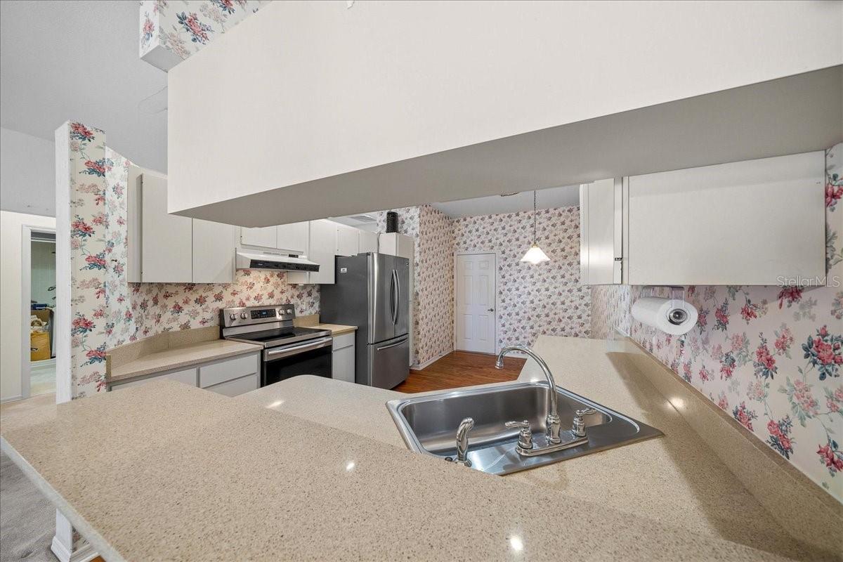 6818 E QUEENSBURY LN